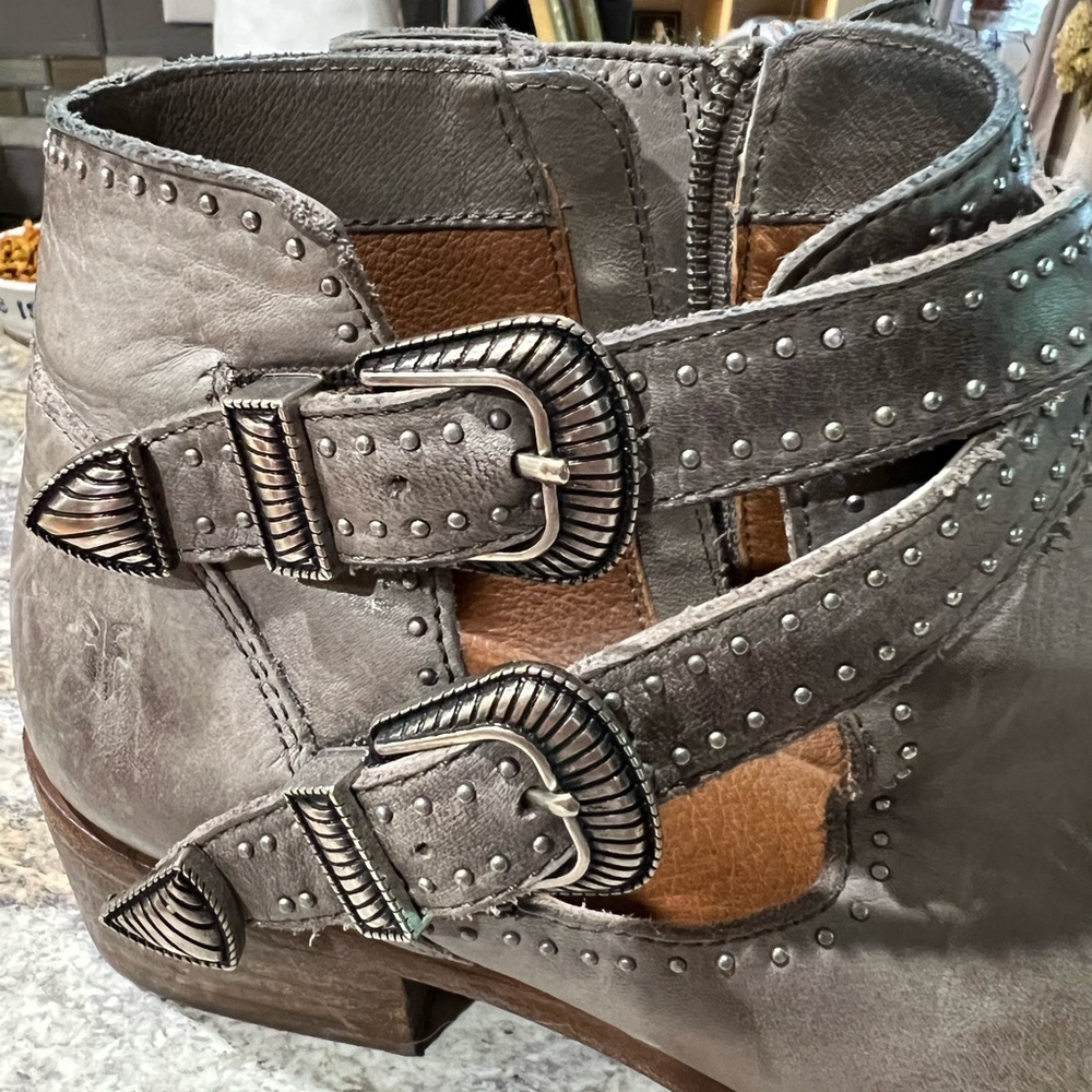 Frye Gray Booties sz 9.5 Leather